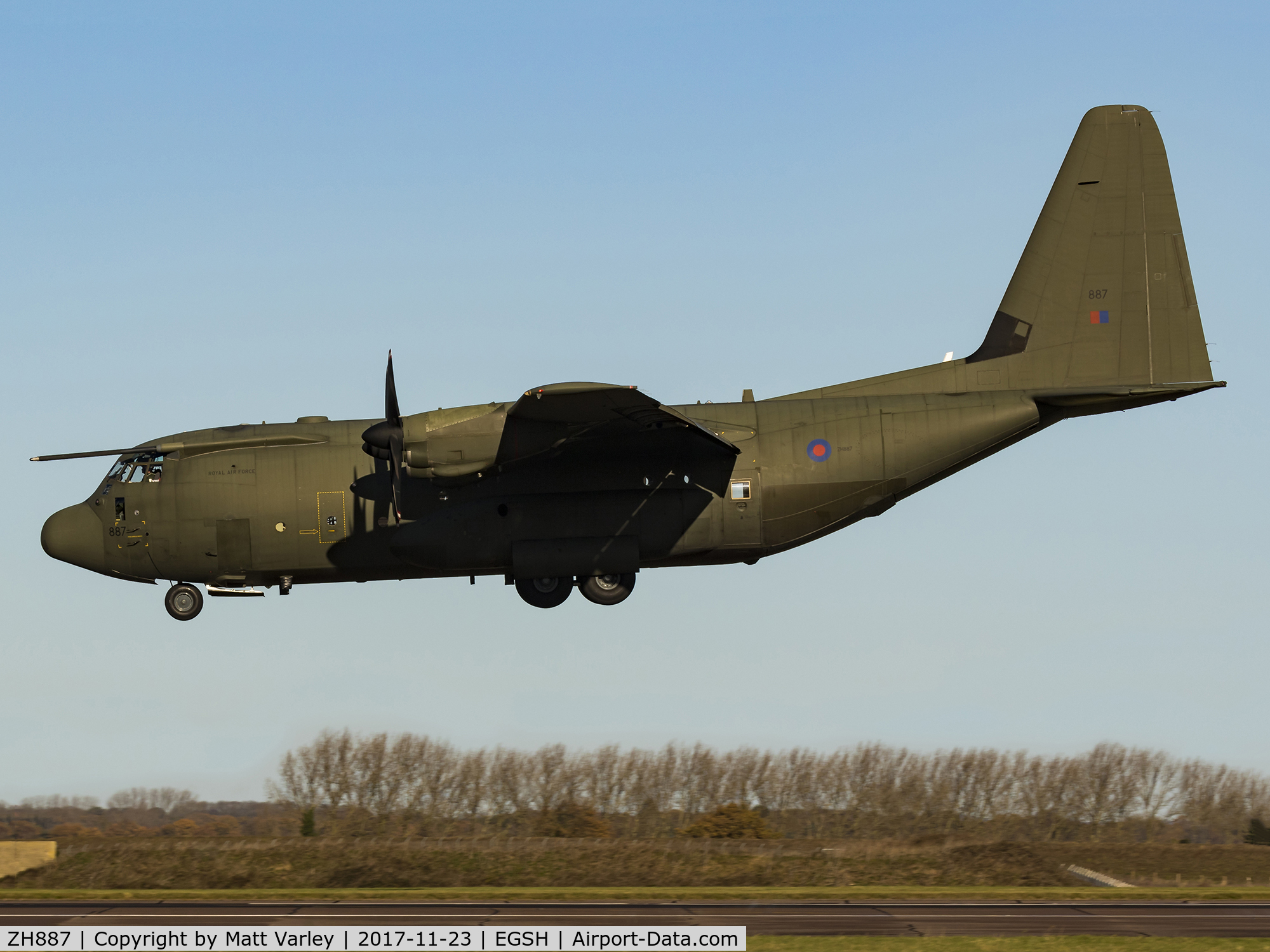 ZH887, 1999 Lockheed Martin C-130J Hercules C.5 C/N 382-5485, Landing on RWY 27 @ NWI....