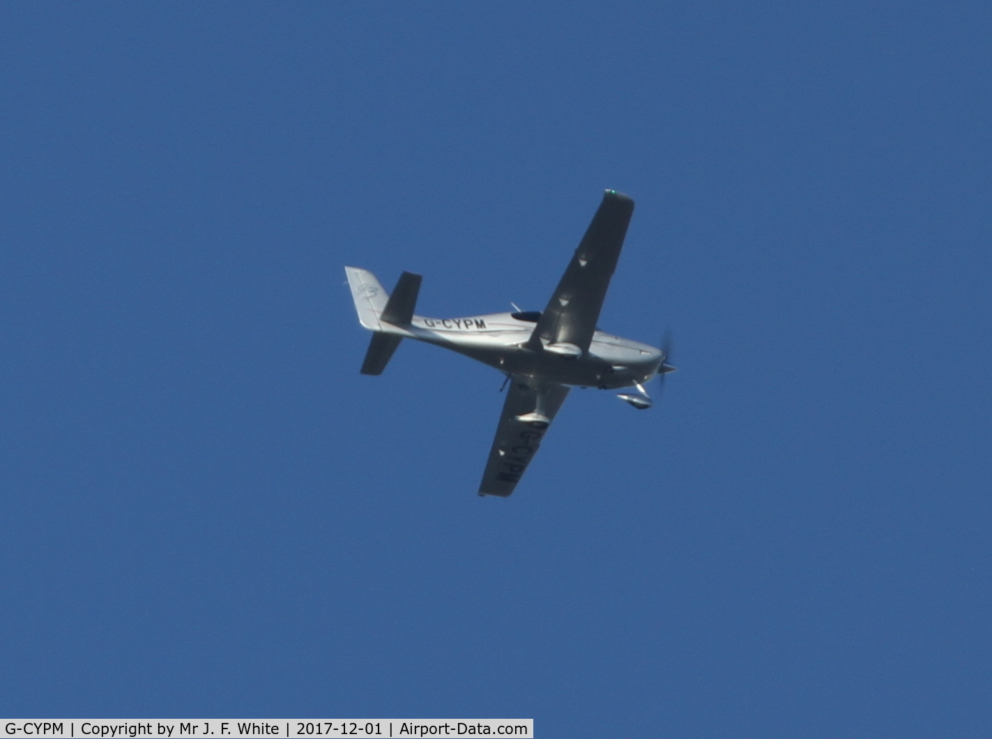 G-CYPM, 2008 Cirrus SR22 G3 GTS C/N 3185, Shot taken from my backyard today-01.12.17.
Long shot taken with a Canon 7D +70-200 EF lens with EF 2xMK3 extender & then cropped.