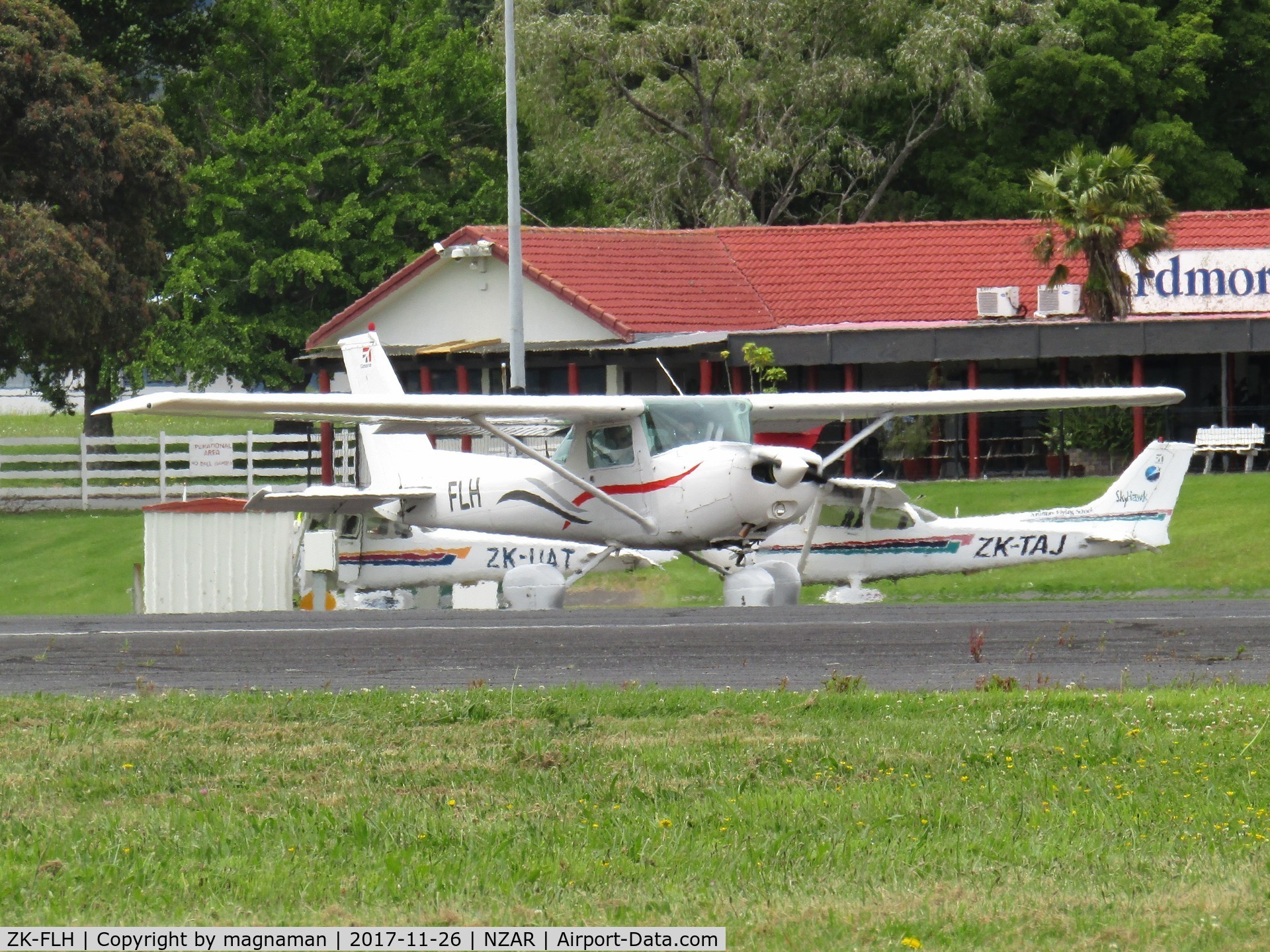 ZK-FLH, Cessna A152 Aerobat C/N A1520761, pre-flight checks