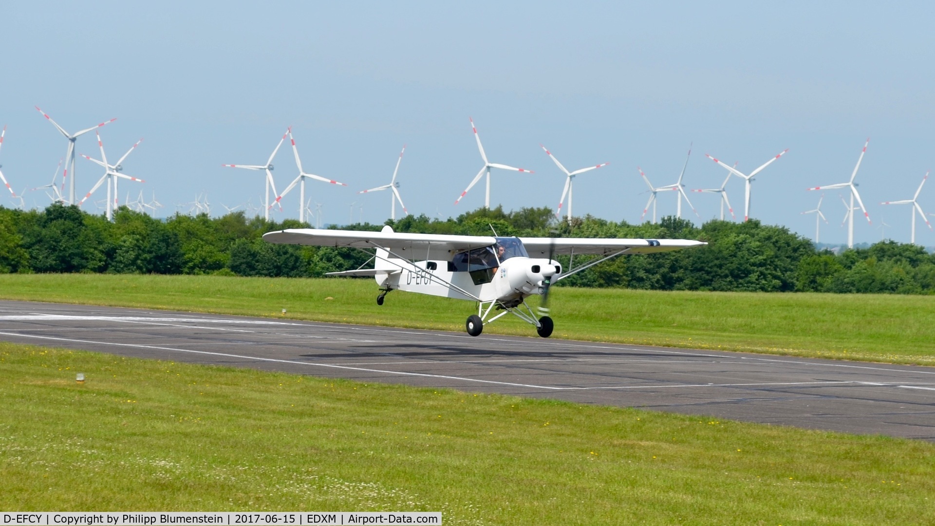 D-EFCY, Piper PA-18-150 Super Cub C/N 18-7885, Landing in St. Michaelisdonn