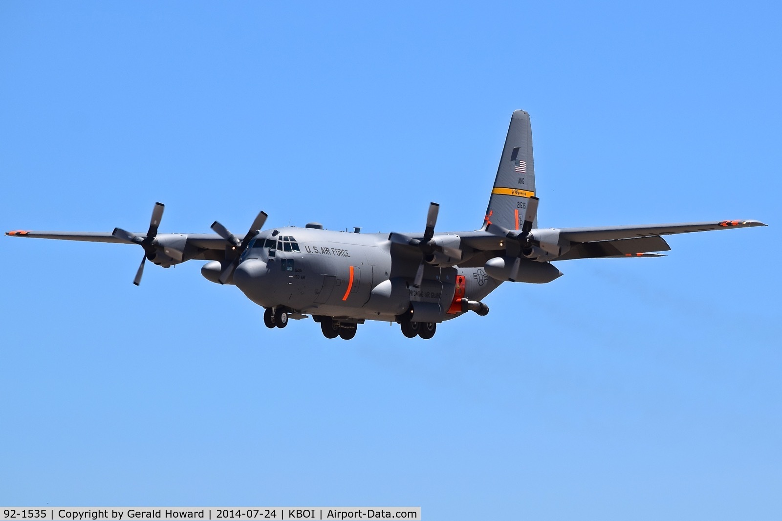 92-1535, 1992 Lockheed C-130H Hercules C/N 382-5324, Approach RWY 28L.  153rd Airlift Wing, WY ANG