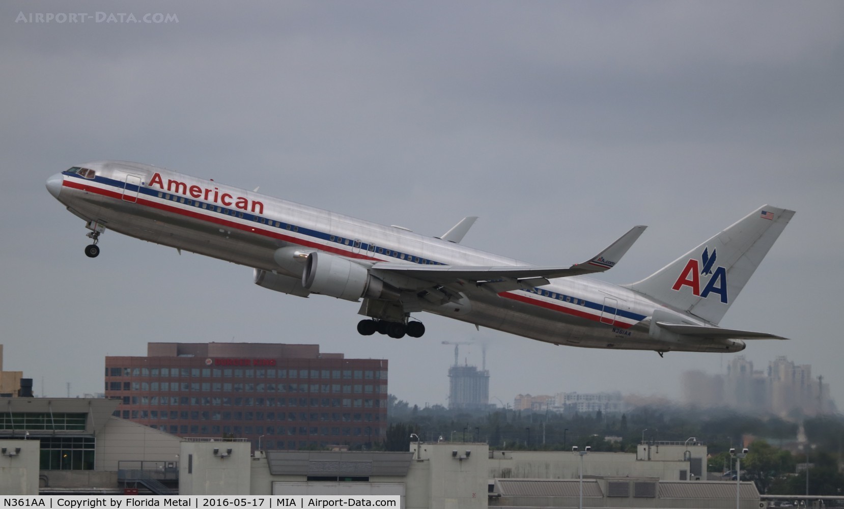 N361AA, 1988 Boeing 767-323 C/N 24042, American