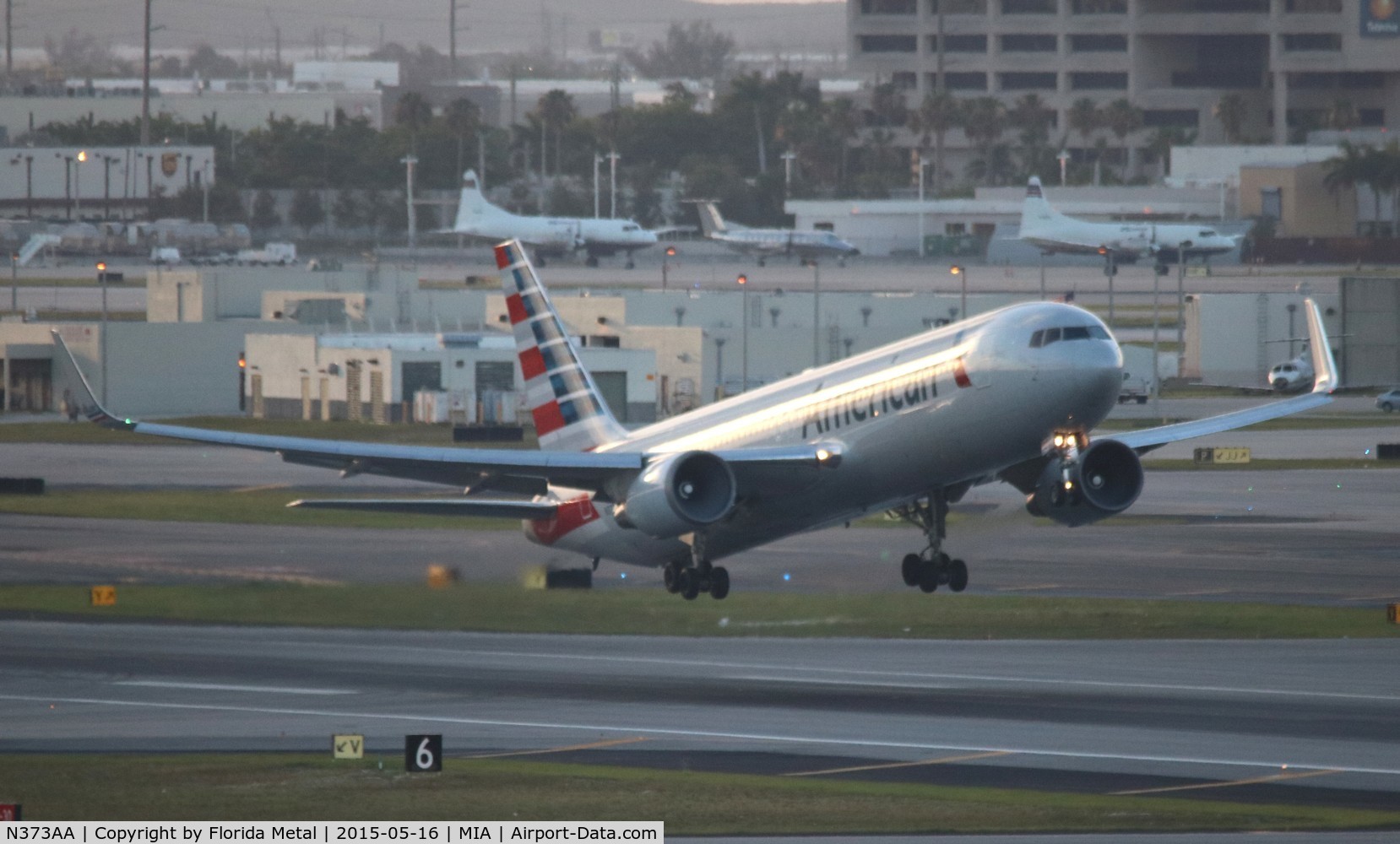 N373AA, 1992 Boeing 767-323 C/N 25200, American