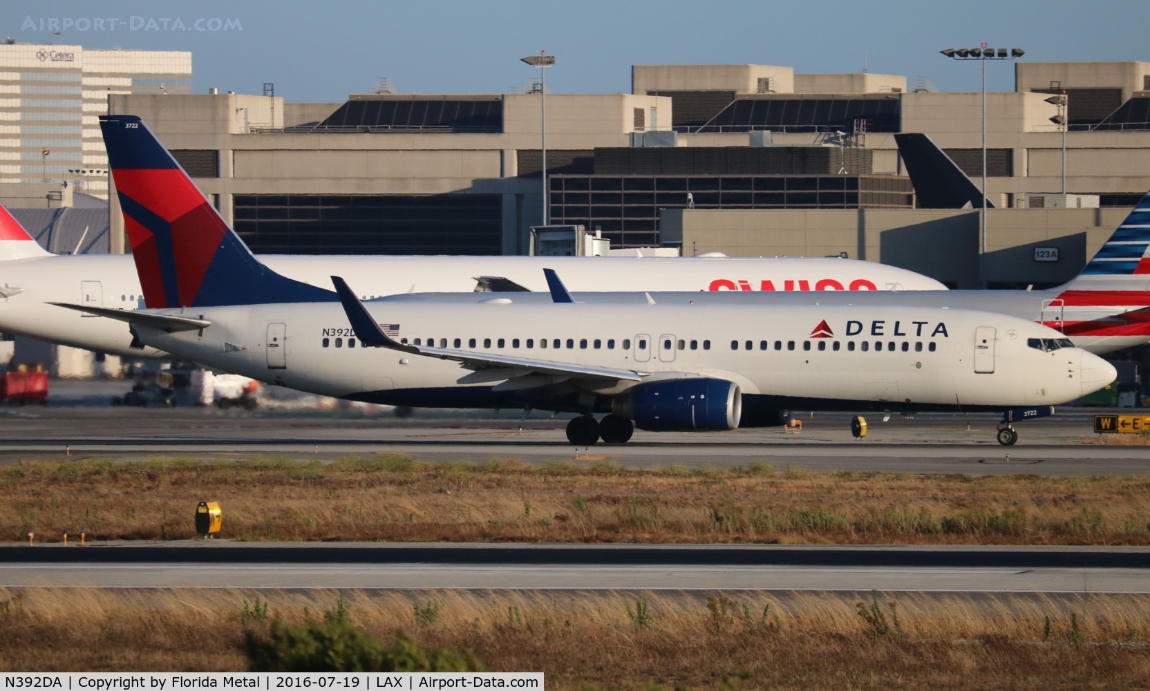 N392DA, 2000 Boeing 737-832 C/N 30561, Delta