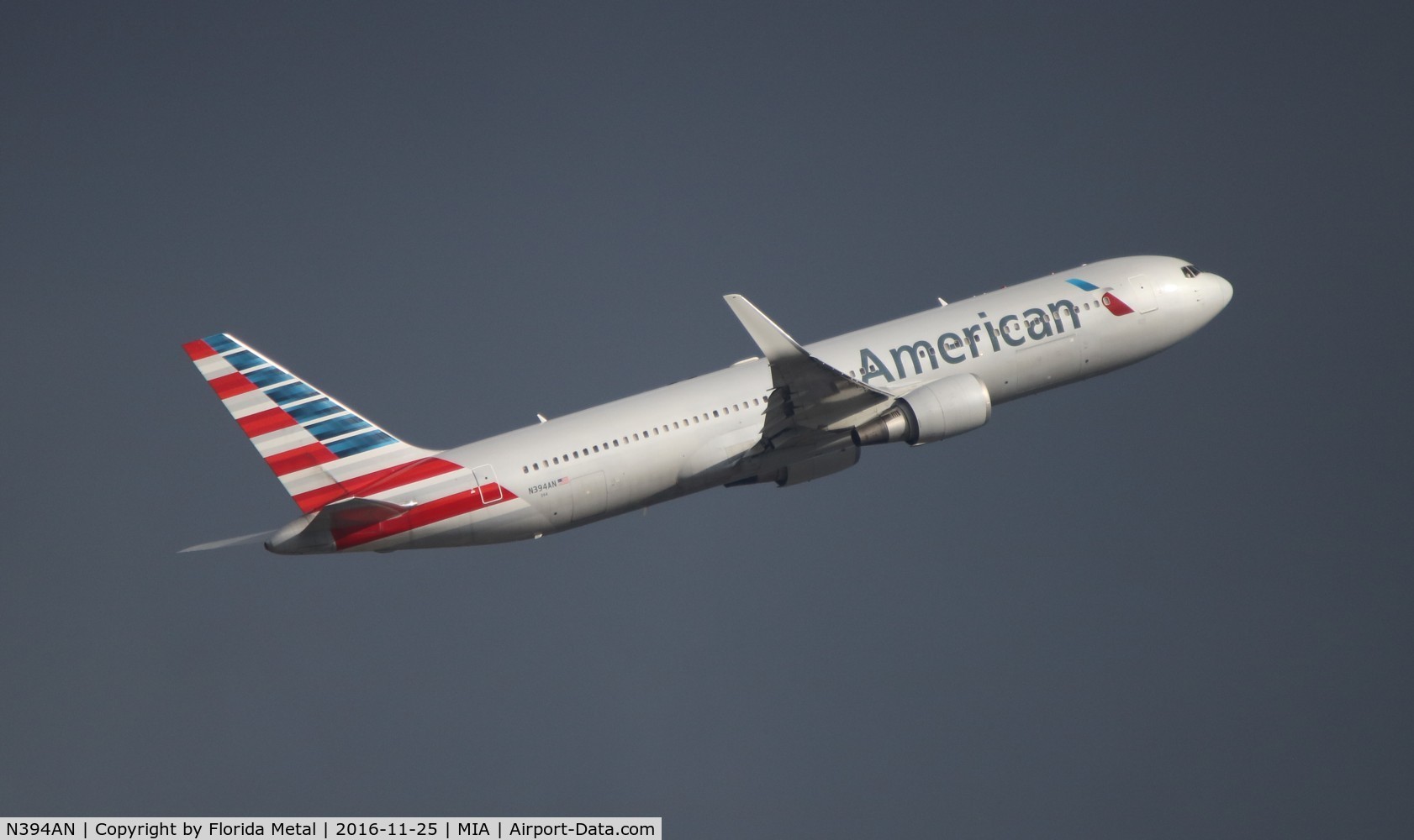 N394AN, 1998 Boeing 767-323/ER C/N 29431, American