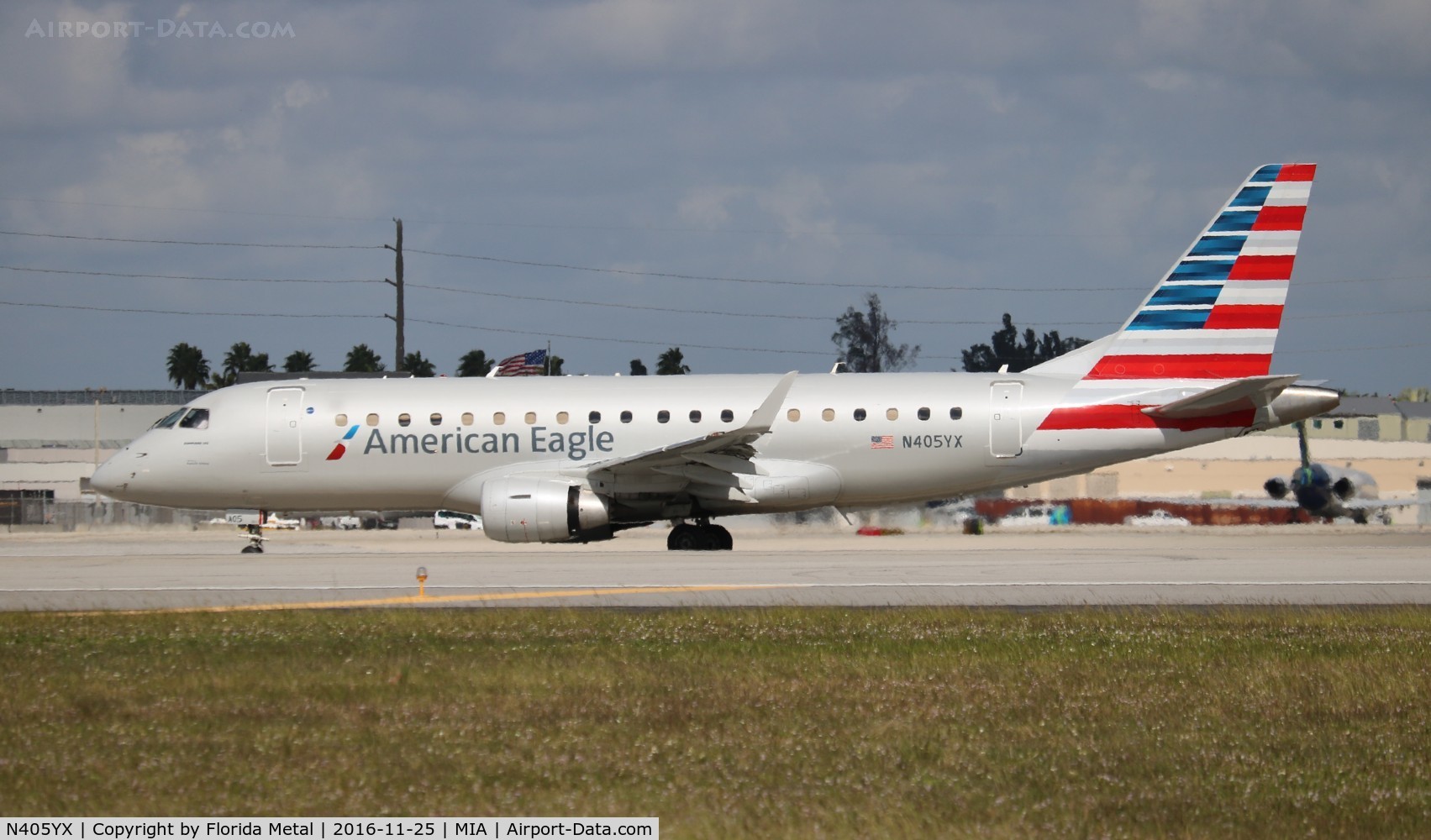 N405YX, 2013 Embraer 175LR (ERJ-170-200LR) C/N 17000368, American Eagle