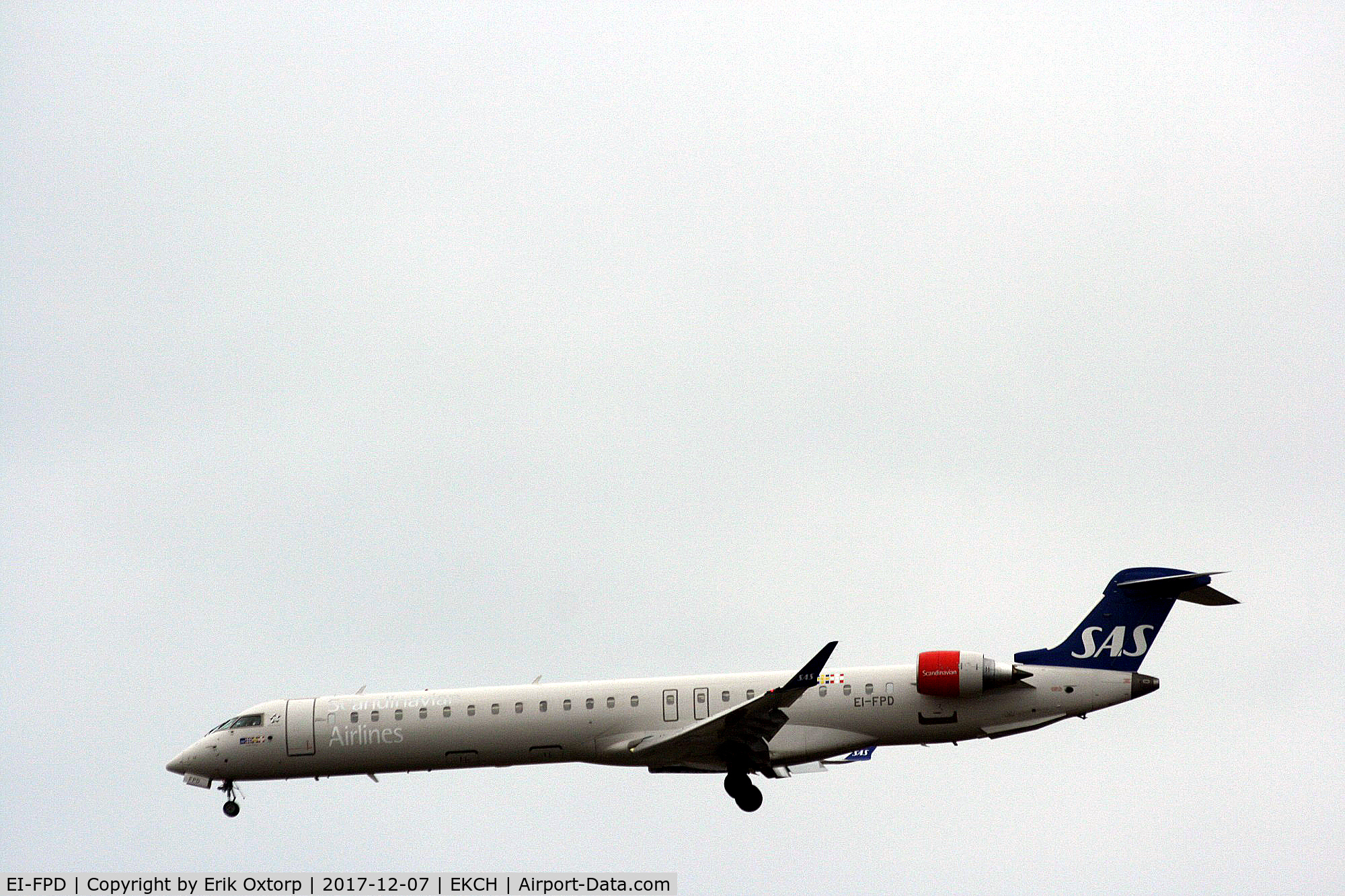EI-FPD, 2016 Bombardier CRJ-900LR (CL-600-2D24) C/N 15401, EI-FPD landing rw 22L
