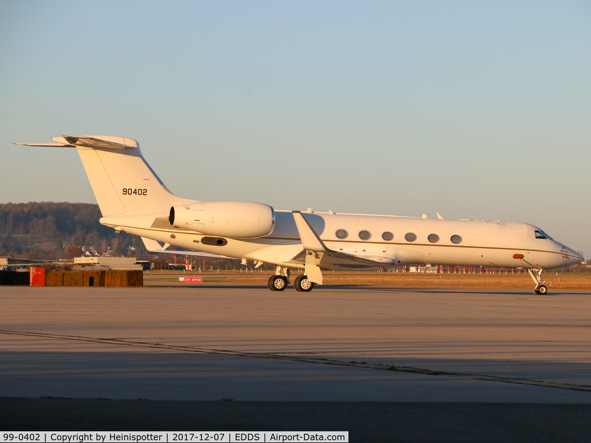 99-0402, 2000 Gulfstream Aerospace C-37A (Gulfstream V) C/N 571, 99-0402