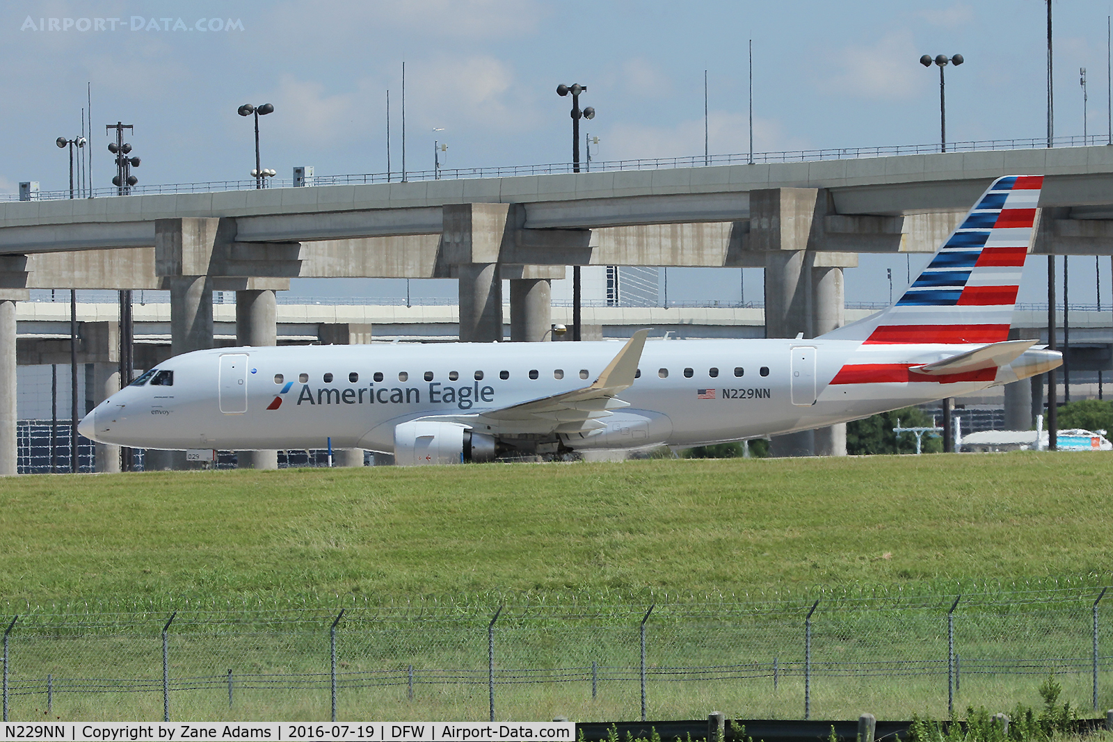 N229NN, 2016 Embraer 175LR (ERJ-170-200LR) C/N 17000547, Arriving at DFW Airport