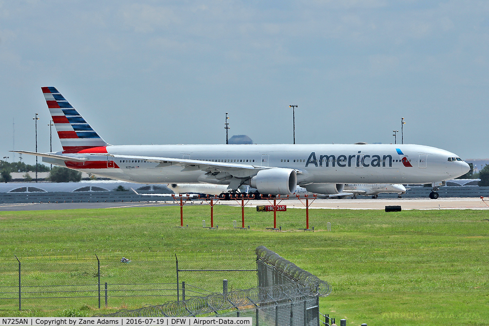 N725AN, 2013 Boeing 777-323/ER C/N 41666, Departing DFW Airport