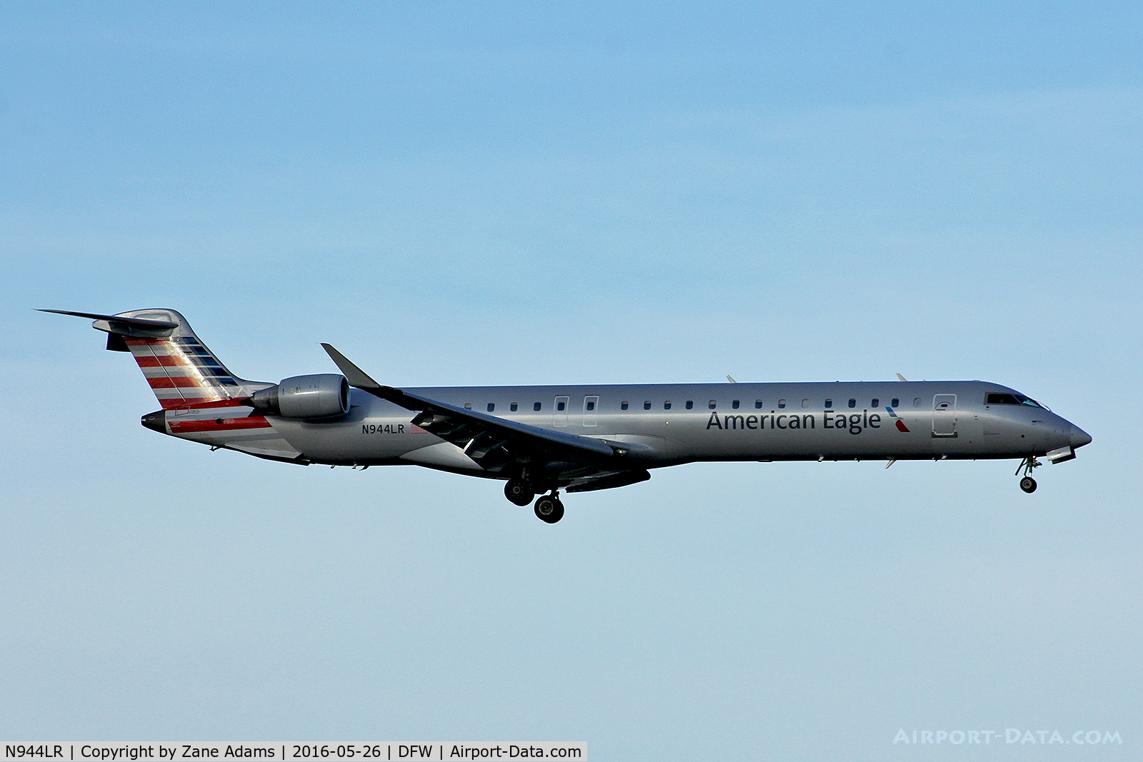 N944LR, 2006 Bombardier CRJ-900ER (CL-600-2D24) C/N 15075, Arriving at DFW Airport