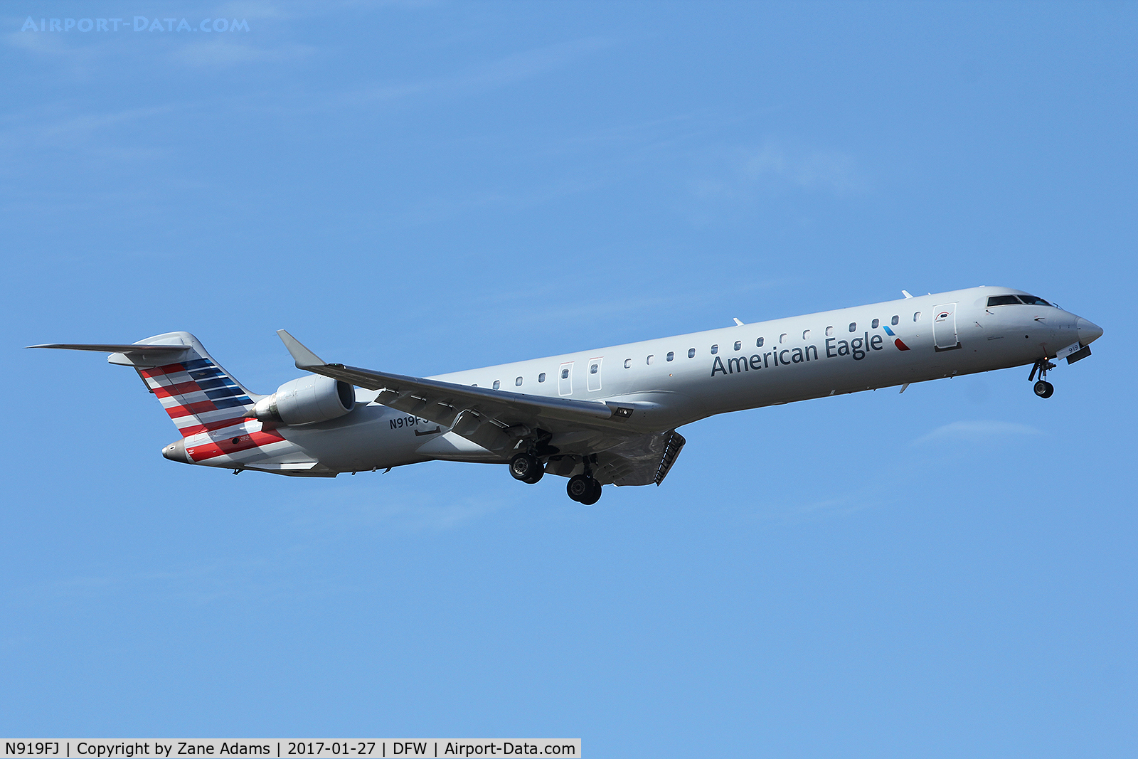 N919FJ, 2004 Bombardier CRJ-900ER (CL-600-2D24) C/N 15019, Arriving at DFW Airport