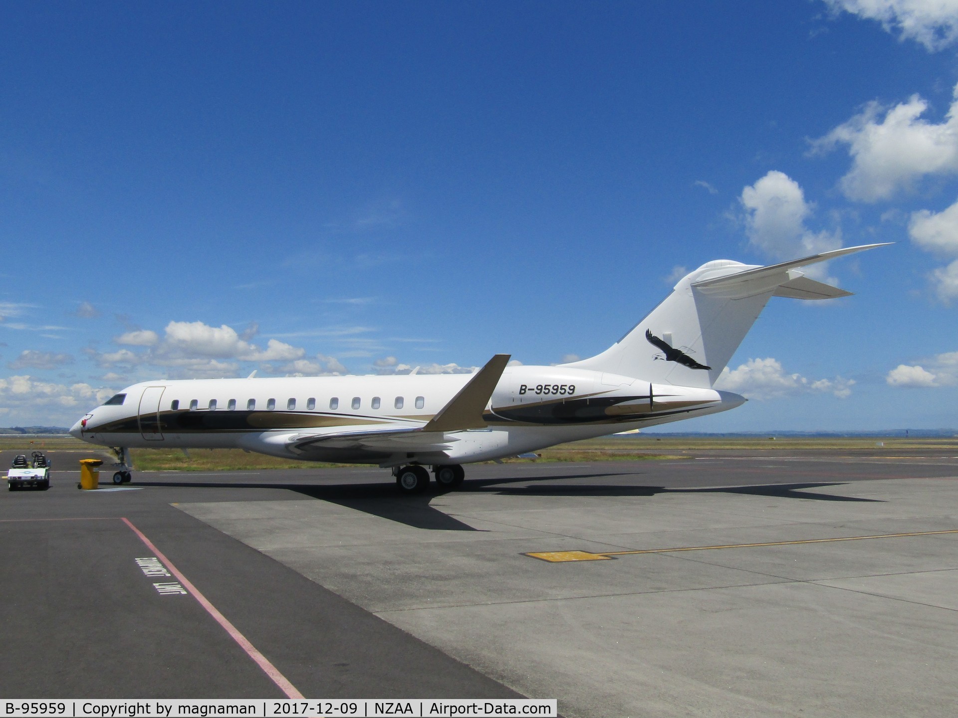 B-95959, 2009 Bombardier BD-700-1A10 Global Express XRS C/N 9357, Last saw here in 2013 - nice to be back
