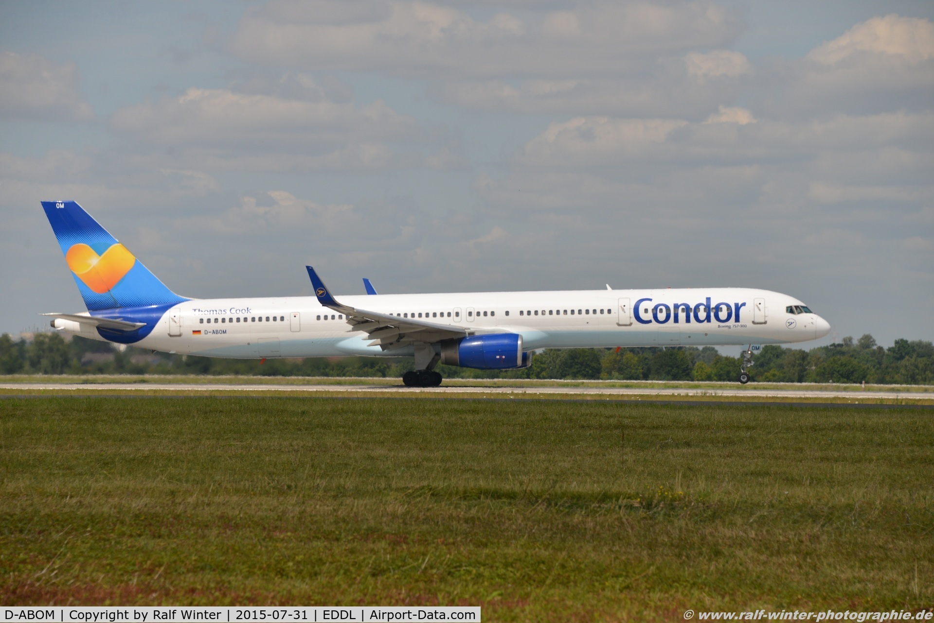 D-ABOM, 2000 Boeing 757-330 C/N 29022, Boeing 757-330(W) - DE CFG Condor - 29022 - D-ABOM - 31.07.2015 - DUS