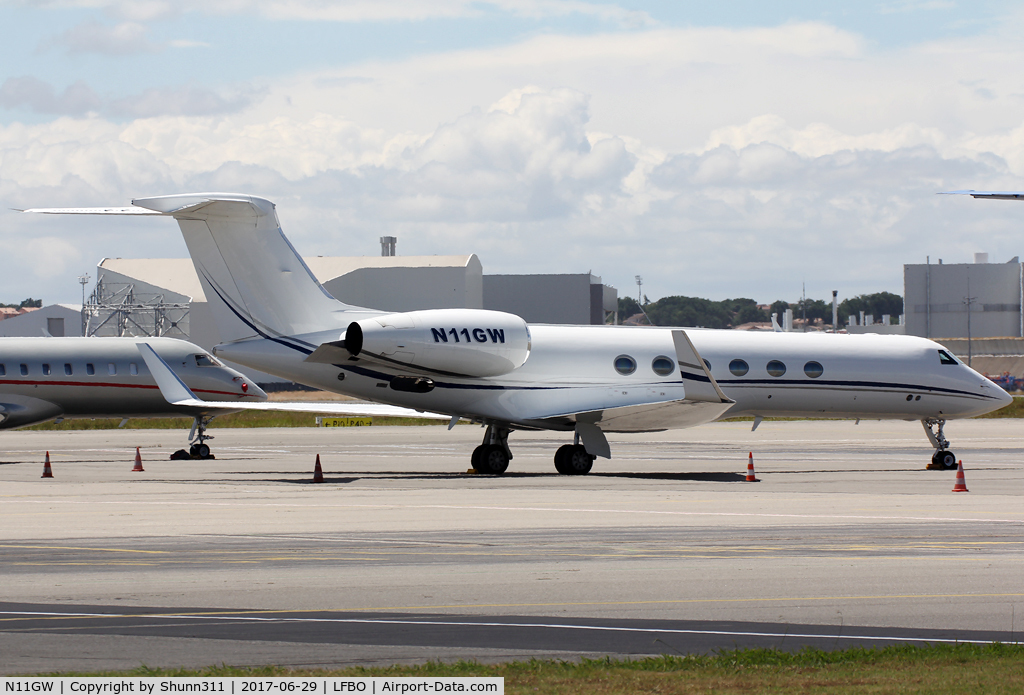 N11GW, 1996 Gulfstream Aerospace G-V C/N 507, Parked at the General Aviation area...