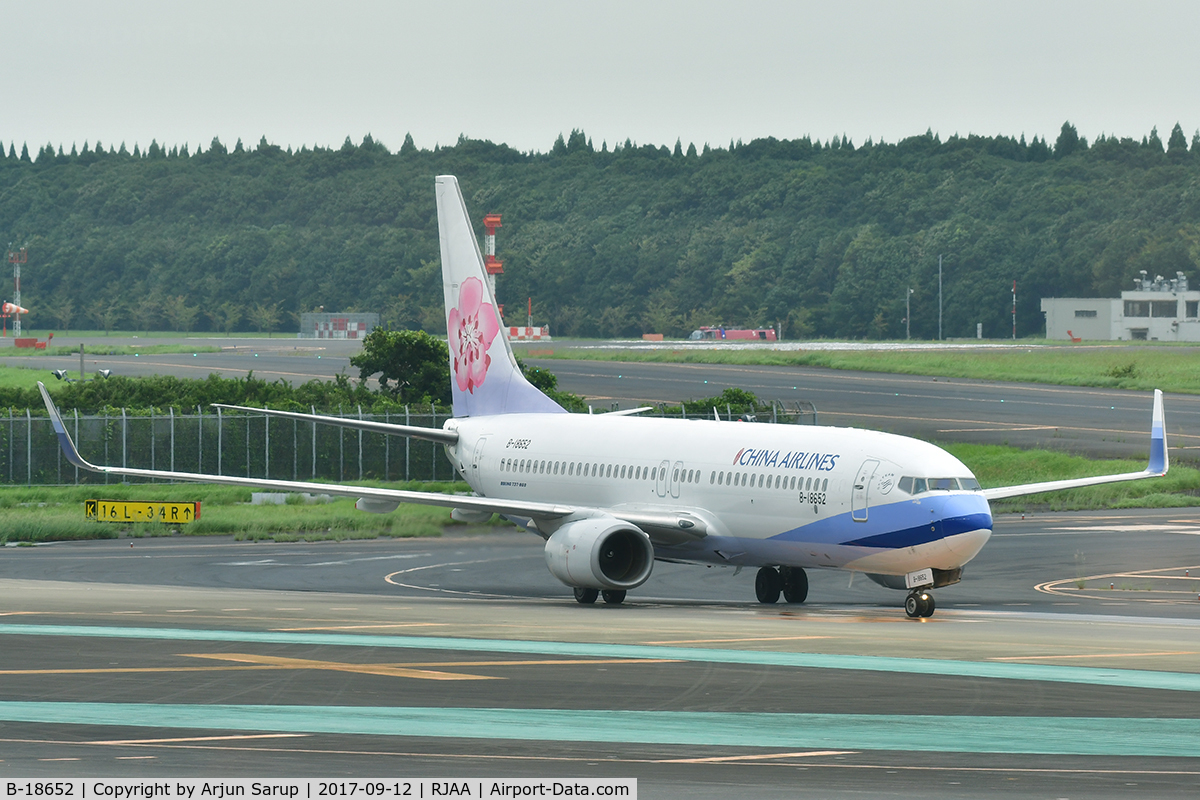 B-18652, 2013 Boeing 737-8Q8 C/N 41787, Taxiing in to Narita International on a cloudy day.