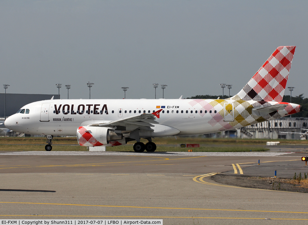 EI-FXM, 2005 Airbus A319-111 C/N 2382, Ready for take off from rwy 14L