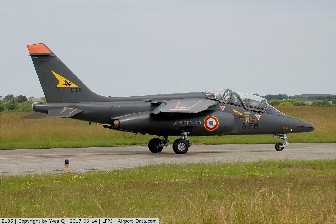 E105, Dassault-Dornier Alpha Jet E C/N E105, Dassault-Dornier Alpha Jet E, Taxiing to holding point rwy 26, Landivisiau Naval Air Base (LFRJ)