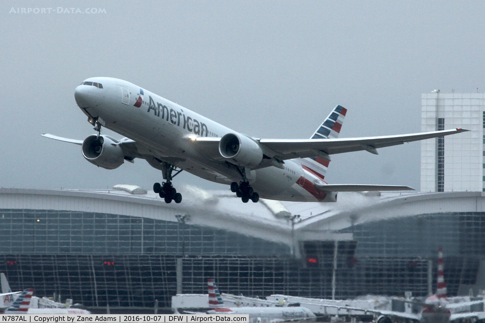 N787AL, 2000 Boeing 777-223 C/N 30010, Departing DFW Airport