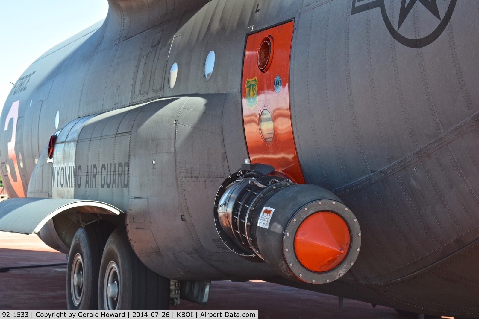 92-1533, 1992 Lockheed C-130H Hercules C/N 382-5322, MAFFS discharge nozzle on C-130h from the 153rd Airlift Wing, WY ANG.