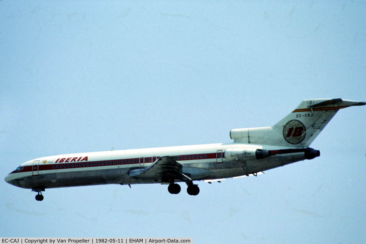 EC-CAJ, 1972 Boeing 727-256 C/N 20593, Iberia Boeing 727-256 on approach to Schiphol airport, the Netherlands, 1982