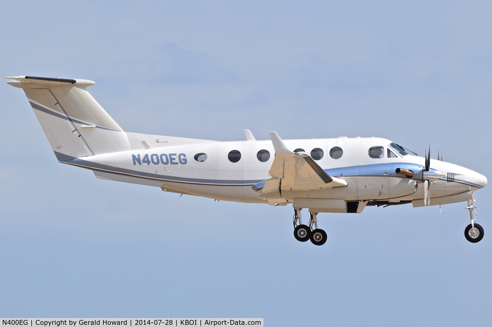 N400EG, 1995 Beech B200 King Air C/N BB-1501, Landing RWY 10R.