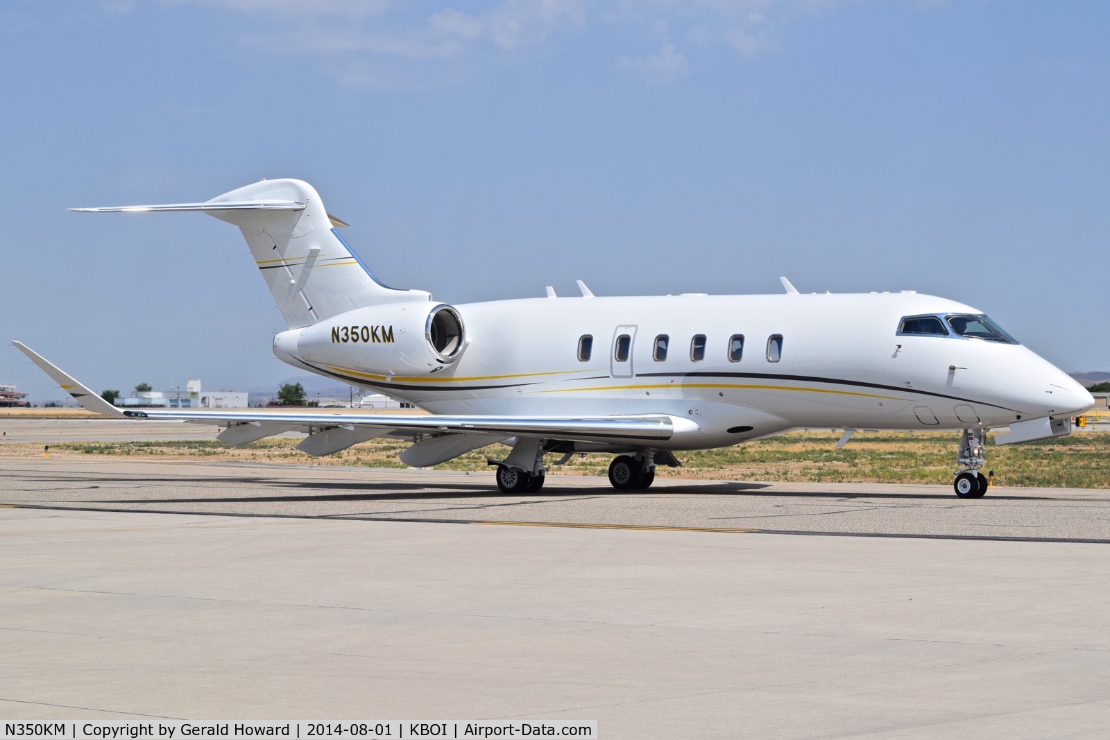 N350KM, 2014 Bombardier Challenger 300 (BD-100-1A10) C/N 20505, Taxiing on Bravo for RWY 28R.