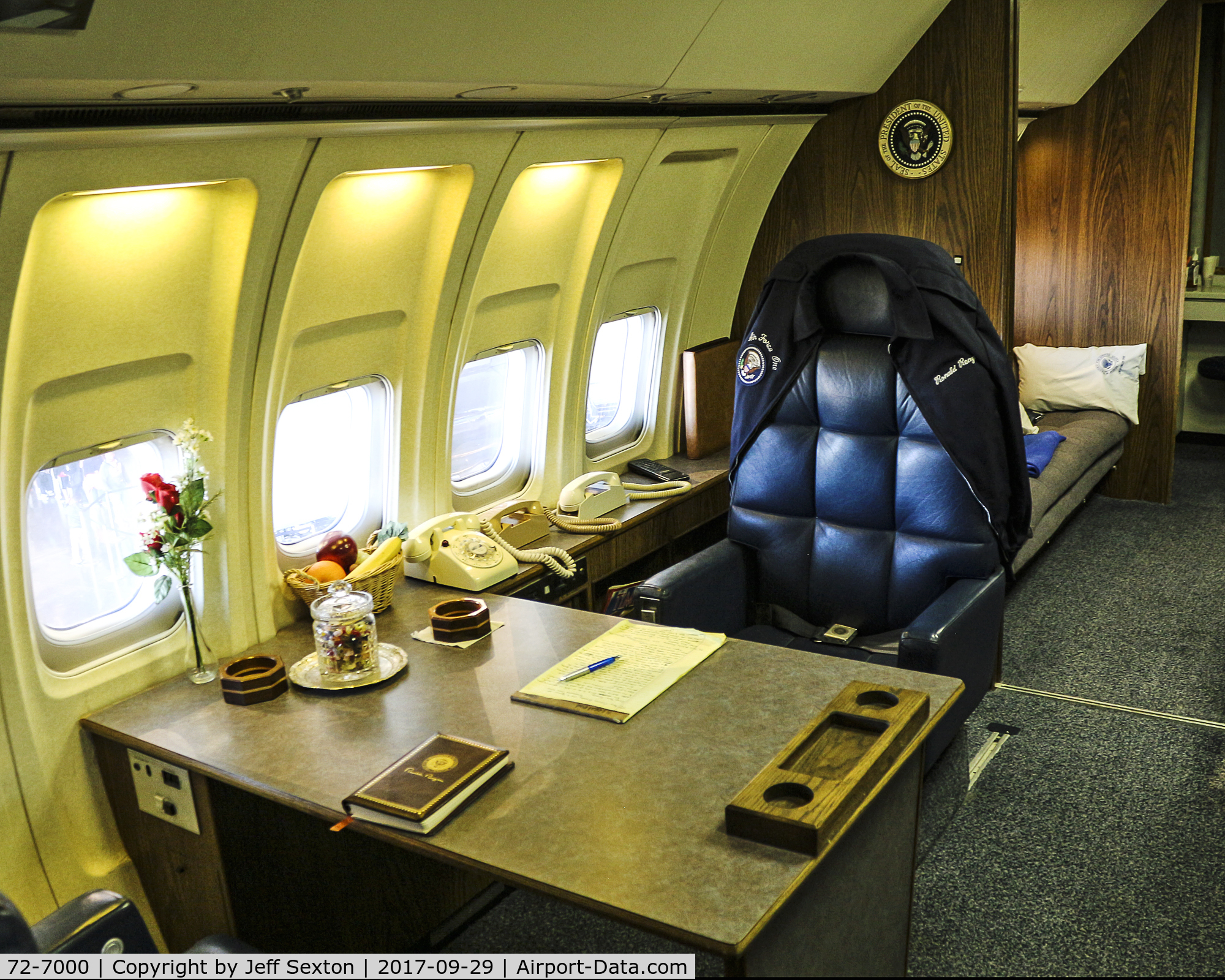 72-7000, 1972 Boeing VC-137C C/N 20630, President Ronald Reagan's office on Air Force One