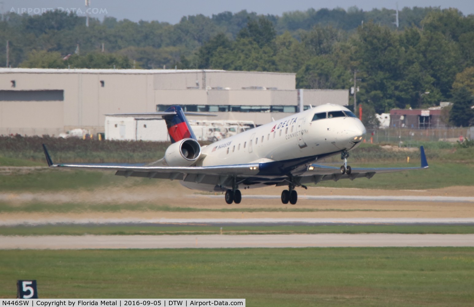 N446SW, 2002 Bombardier CRJ-200LR (CL-600-2B19) C/N 7666, Delta Connection