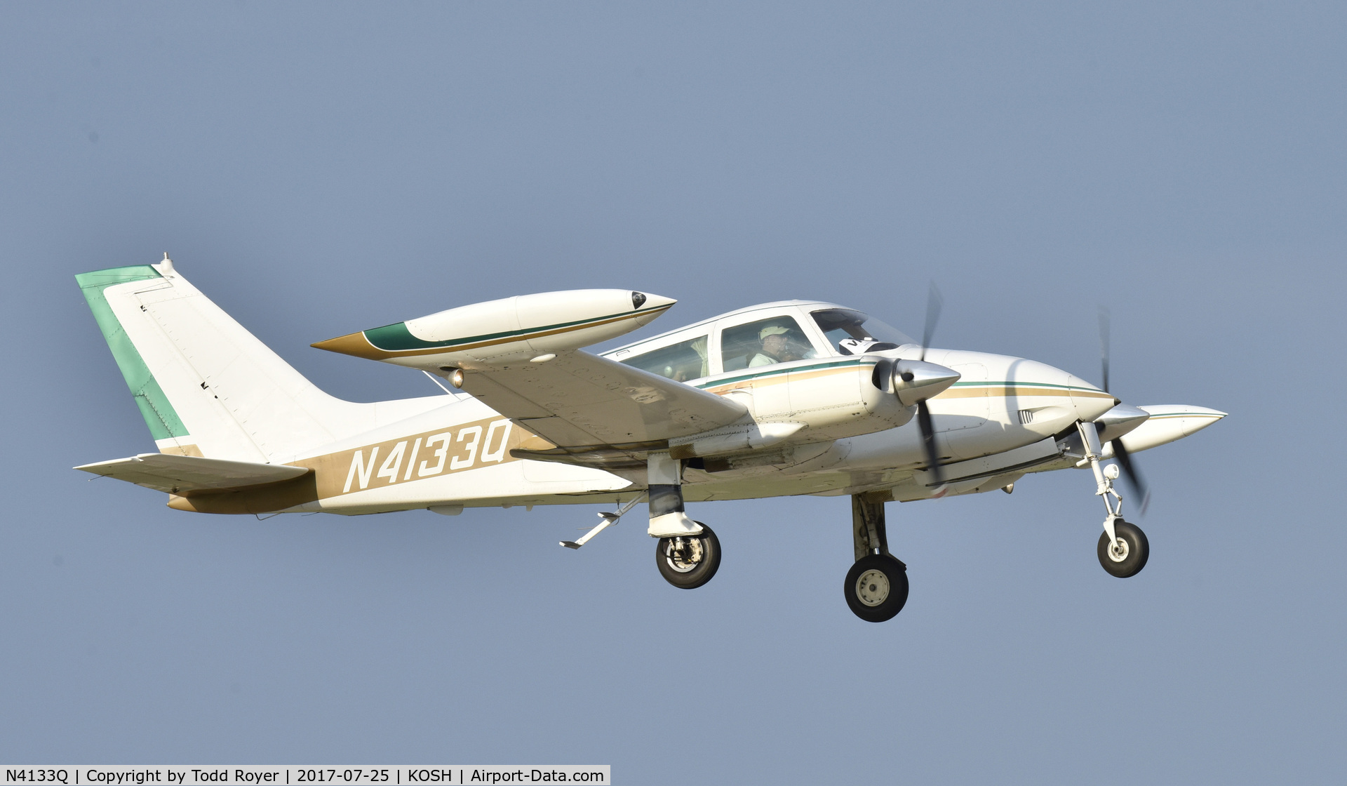 N4133Q, 1967 Cessna 310N C/N 310N-0033, Airventure 2017