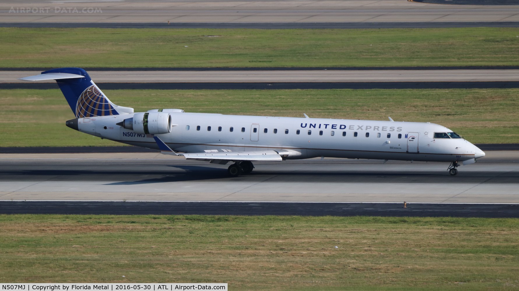 N507MJ, 2003 Bombardier CRJ-701 (CL-600-2C10) Regional Jet C/N 10017, United Express