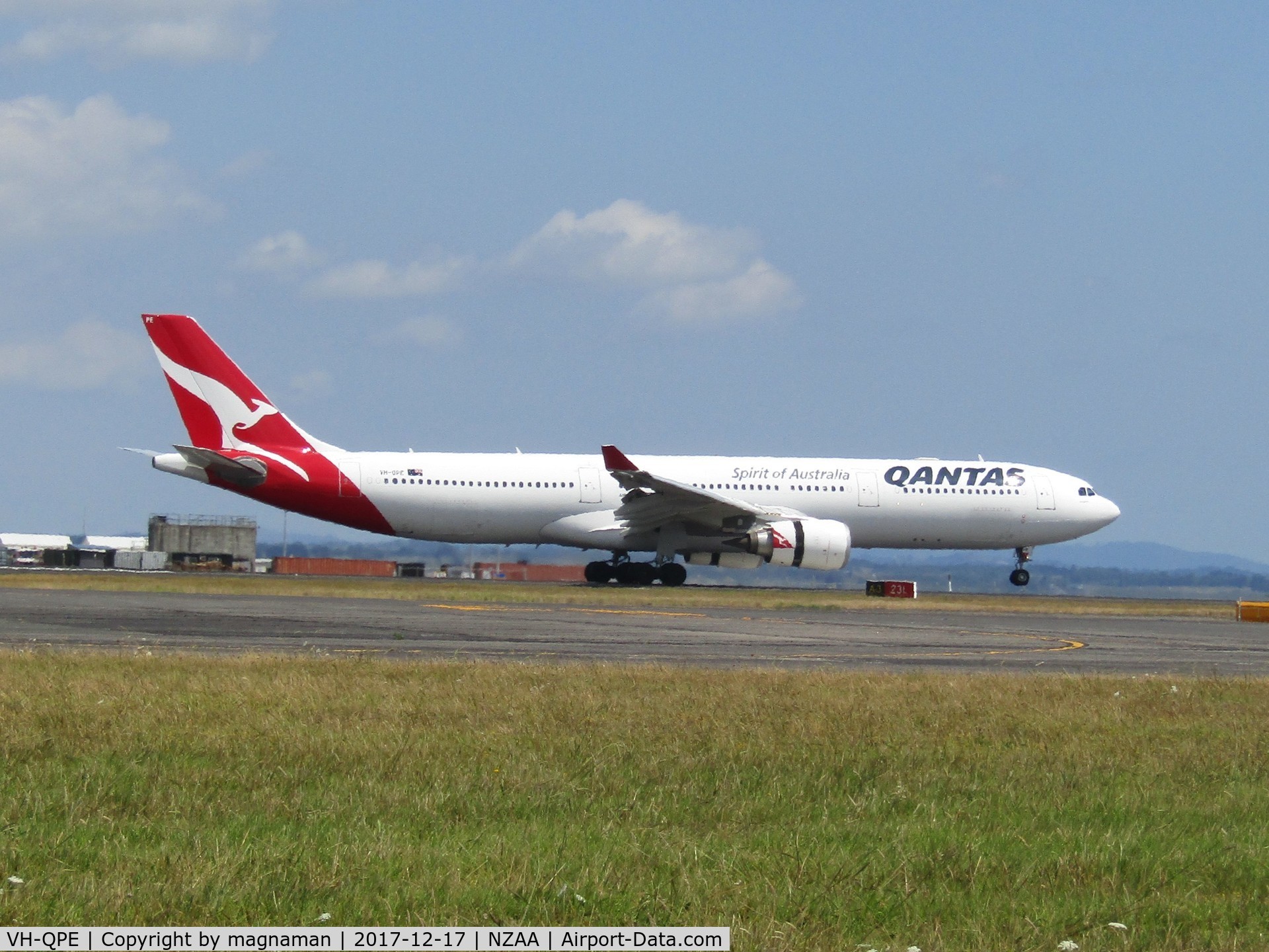 VH-QPE, 2004 Airbus A330-303 C/N 0593, slowing down