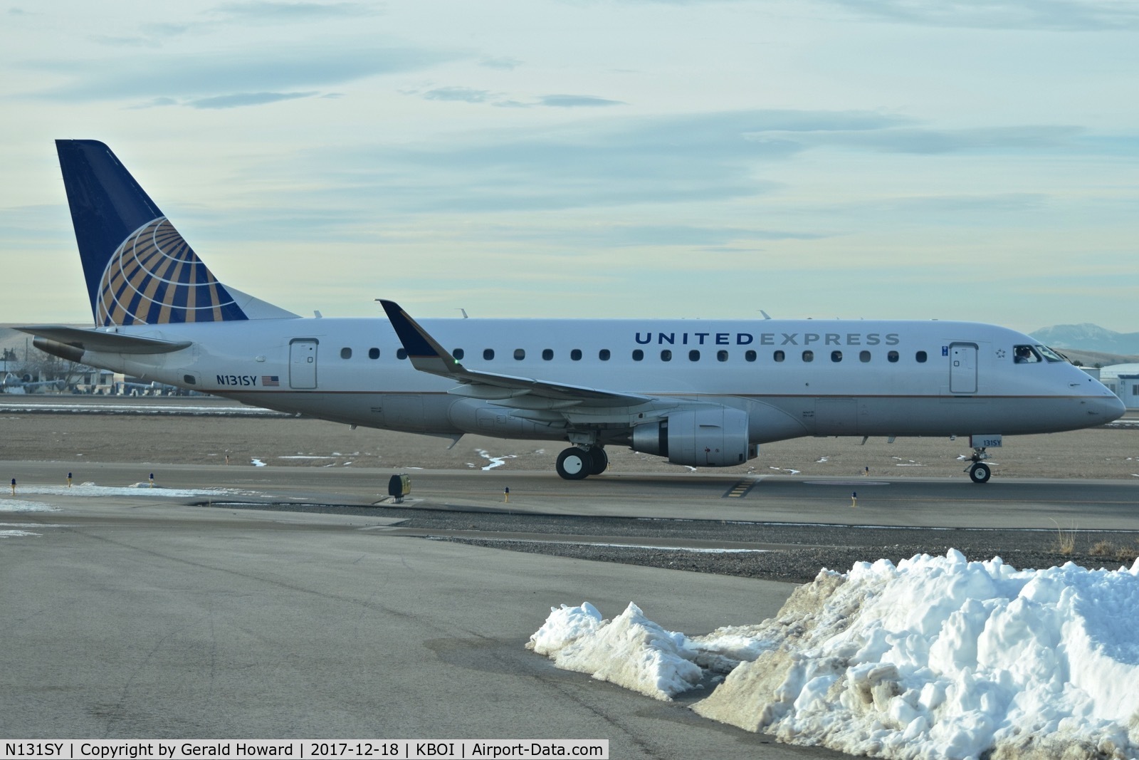 N131SY, 2015 Embraer 175LR (ERJ-170-200LR) C/N 17000450, Taxiing on Alpha.