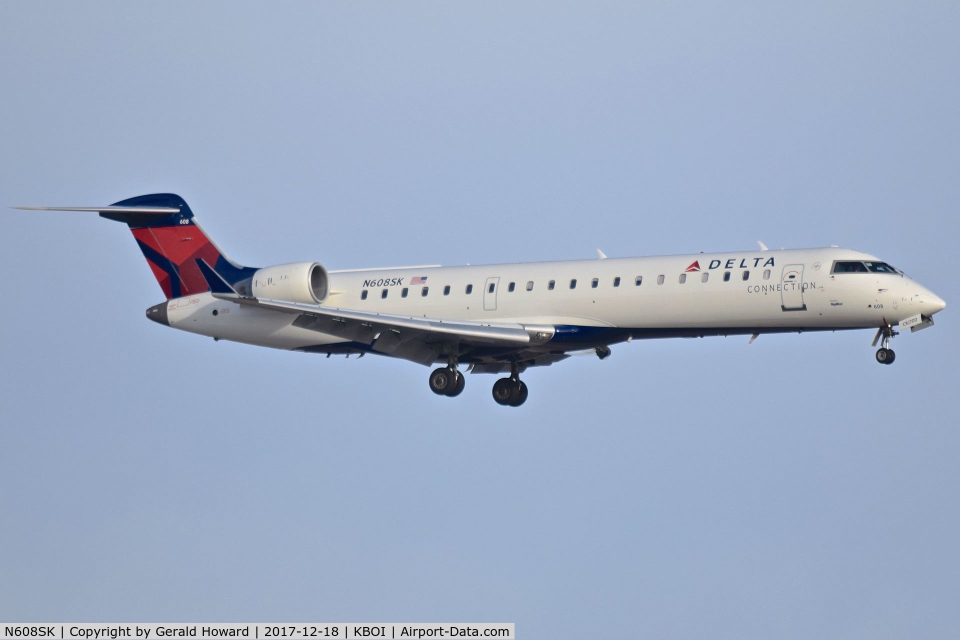 N608SK, 2006 Bombardier CRJ-700 (CL-600-2C10) Regional Jet C/N 10252, Approach to RWY 10L.