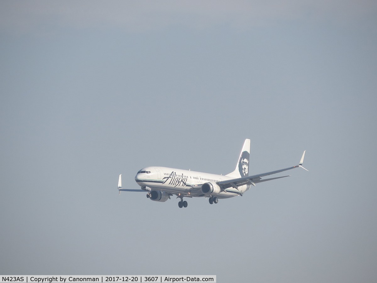 N423AS, 2013 Boeing 737-990/ER C/N 35206, Landing