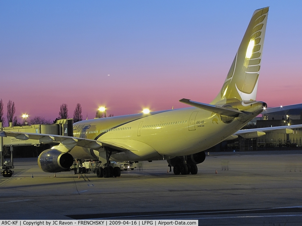 A9C-KF, 2000 Airbus A330-243 C/N 340, beautifuls colors at terminal CDG T1 parking Zoulou, GULF AIR