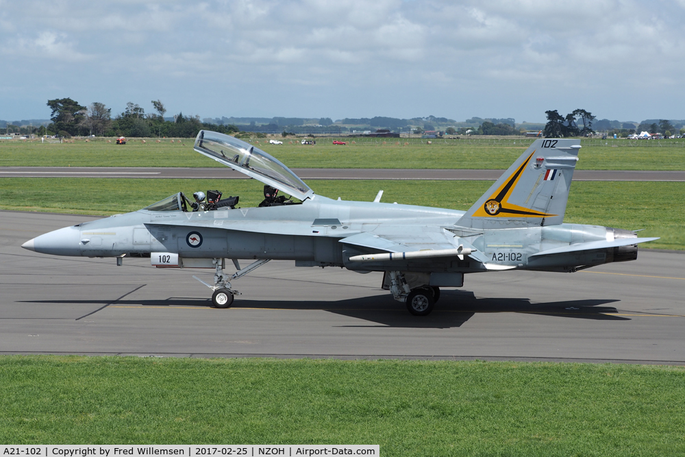 A21-102, McDonnell Douglas F/A-18B Hornet C/N 214/ATF102, RAAF 2OCU