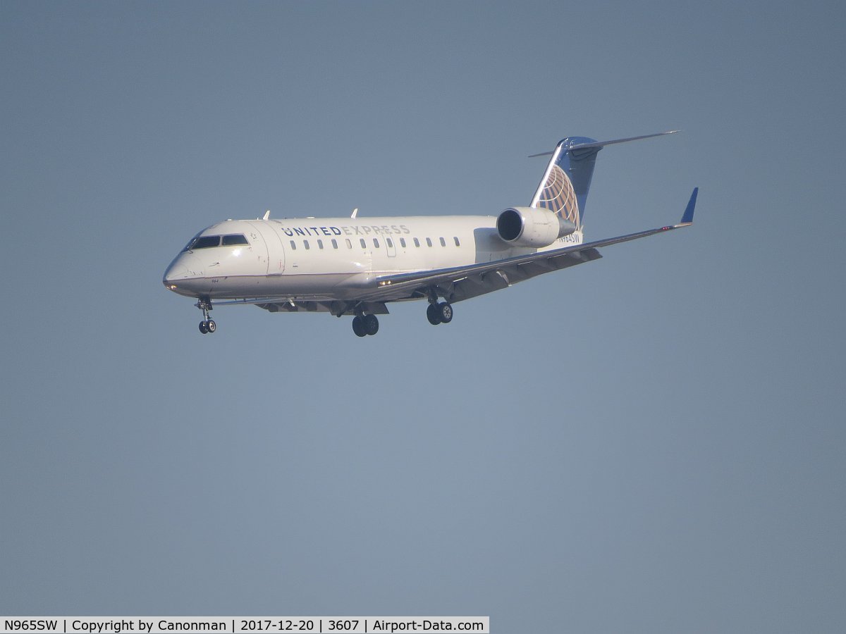 N965SW, 2003 Bombardier CRJ-200ER (CL-600-2B19) C/N 7871, landing