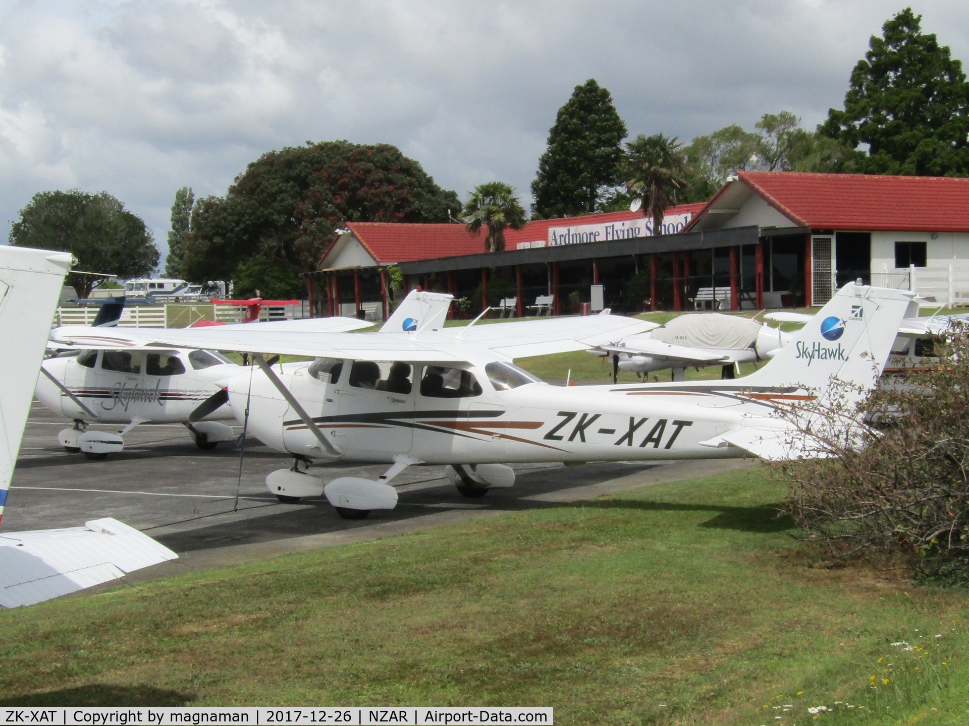 ZK-XAT, Cessna 172R C/N 17281262, club hack