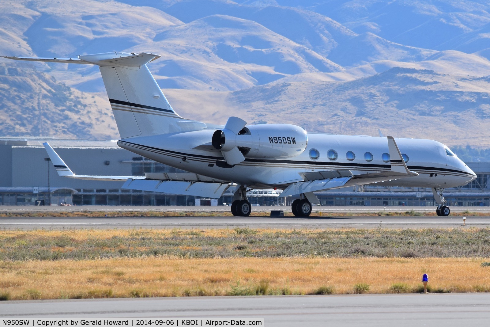 N950SW, 2008 Gulfstream Aerospace GIV-X (G450) C/N 4109, Landing roll out on RWY 10R.