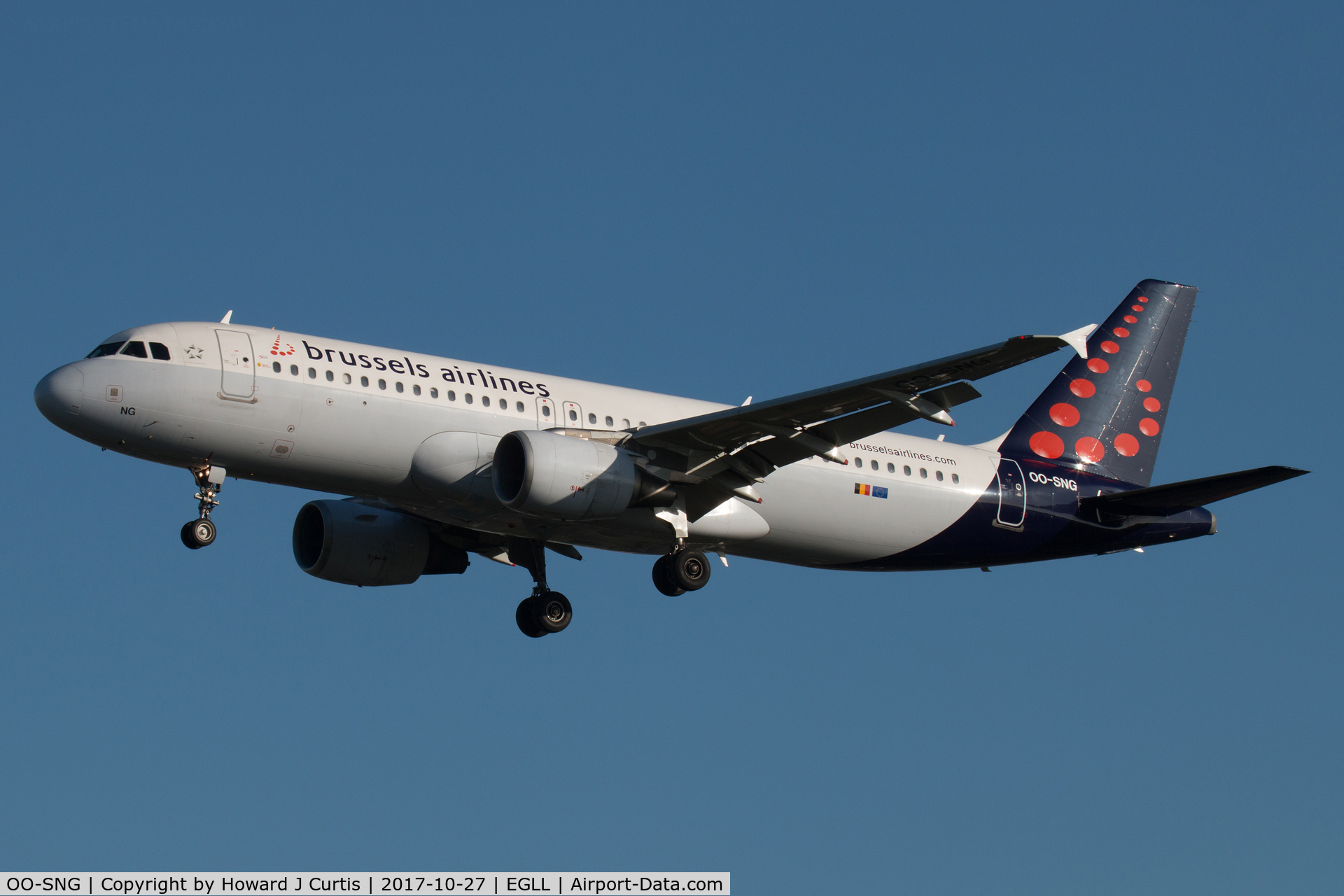 OO-SNG, 2002 Airbus A320-214 C/N 1885, On approach