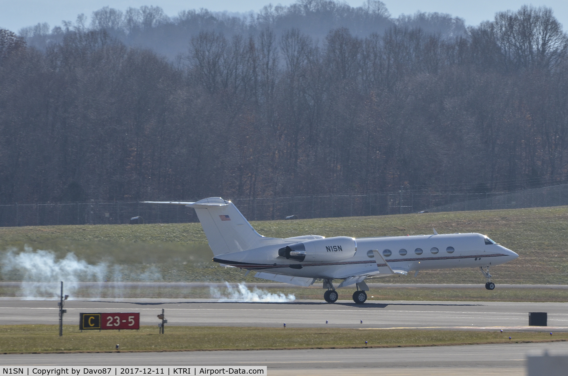 N1SN, 2000 Gulfstream Aerospace G-IV C/N 1433, Landing at Tri-Cities Airport (KTRI) in Blountville, TN.