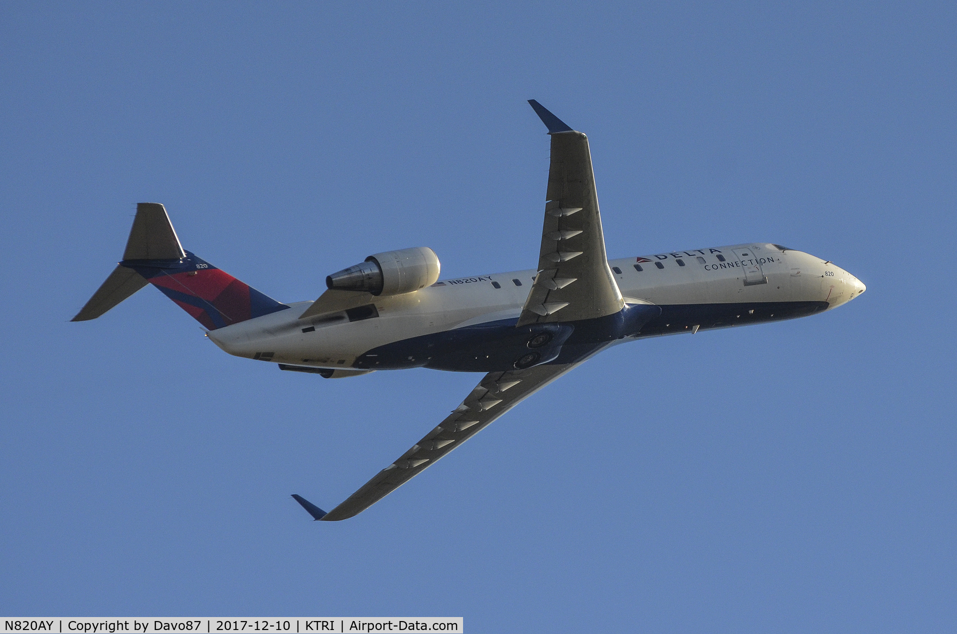 N820AY, 2005 Bombardier CRJ-200LR (CL-600-2B19) C/N 8020, Taking off from Tri-Cities Airport (KTRI) in Blountville, TN.