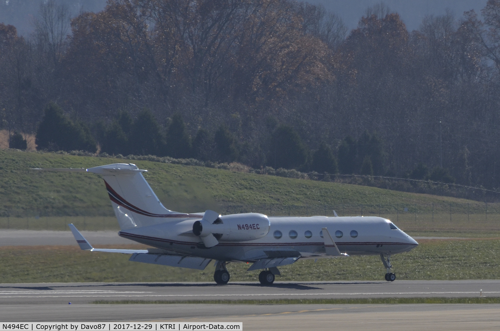 N494EC, 2011 Gulfstream Aerospace GIV-X (G450) C/N 4226, Landing with thrust reversers deployed at Tri-Cities Airport (KTRI) in Blountville, TN.