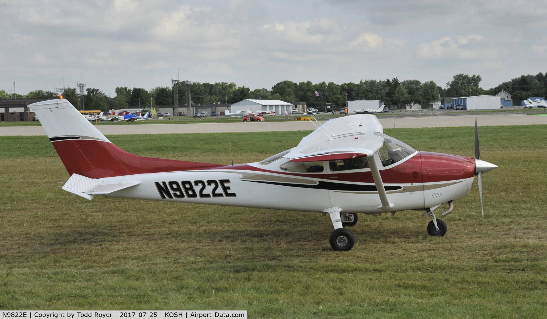 N9822E, 1976 Cessna 182P Skylane C/N 18263922, Airventure 2017