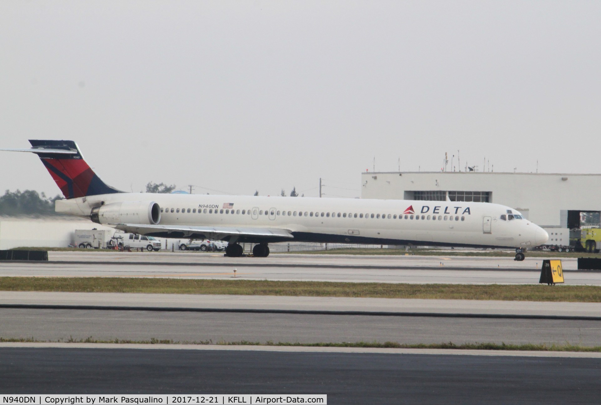 N940DN, 1997 McDonnell Douglas MD-90-30 C/N 53359, MD-90-30