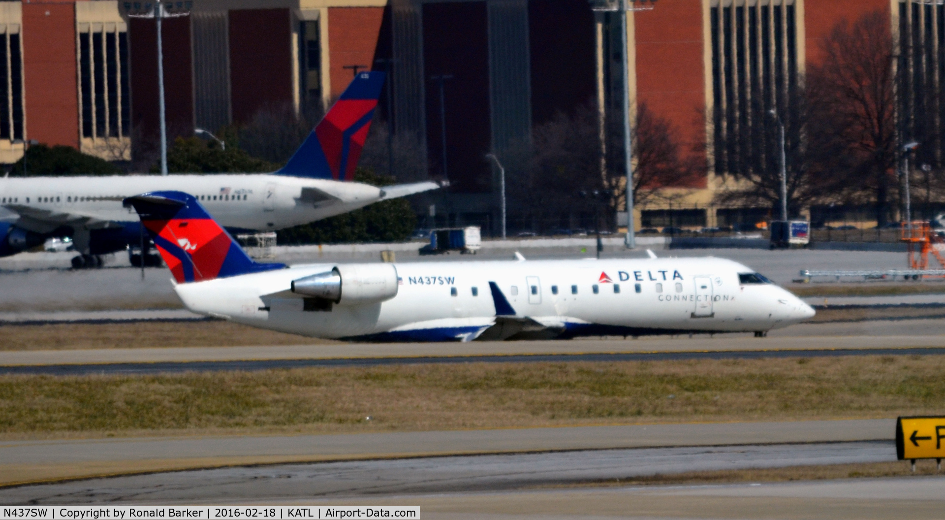 N437SW, 2001 Bombardier CRJ-200LR (CL-600-2B19) C/N 7564, Takeoff Atlanta
