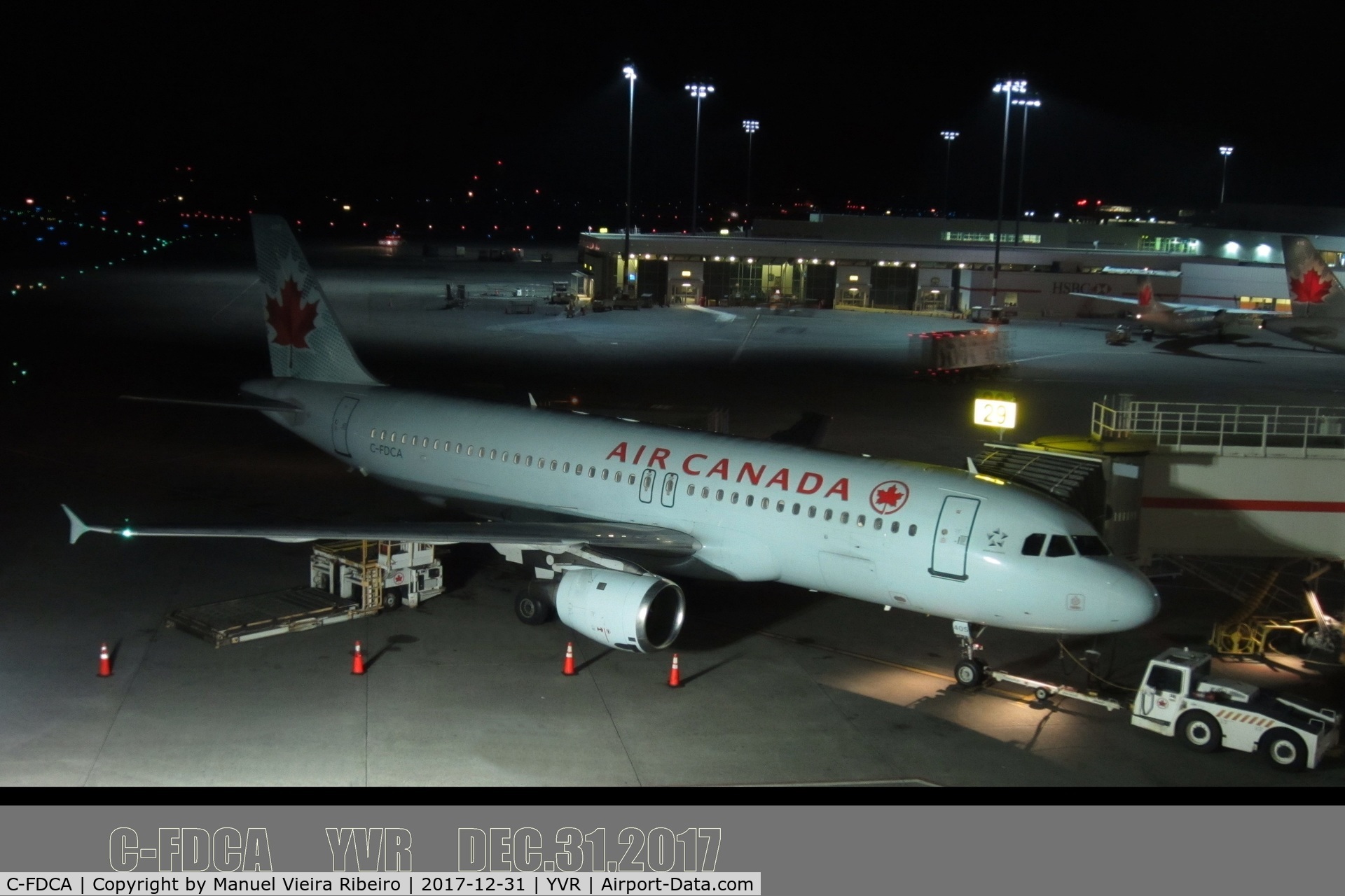 C-FDCA, 1991 Airbus A320-211 C/N 232, Awaiting departure to Calgary