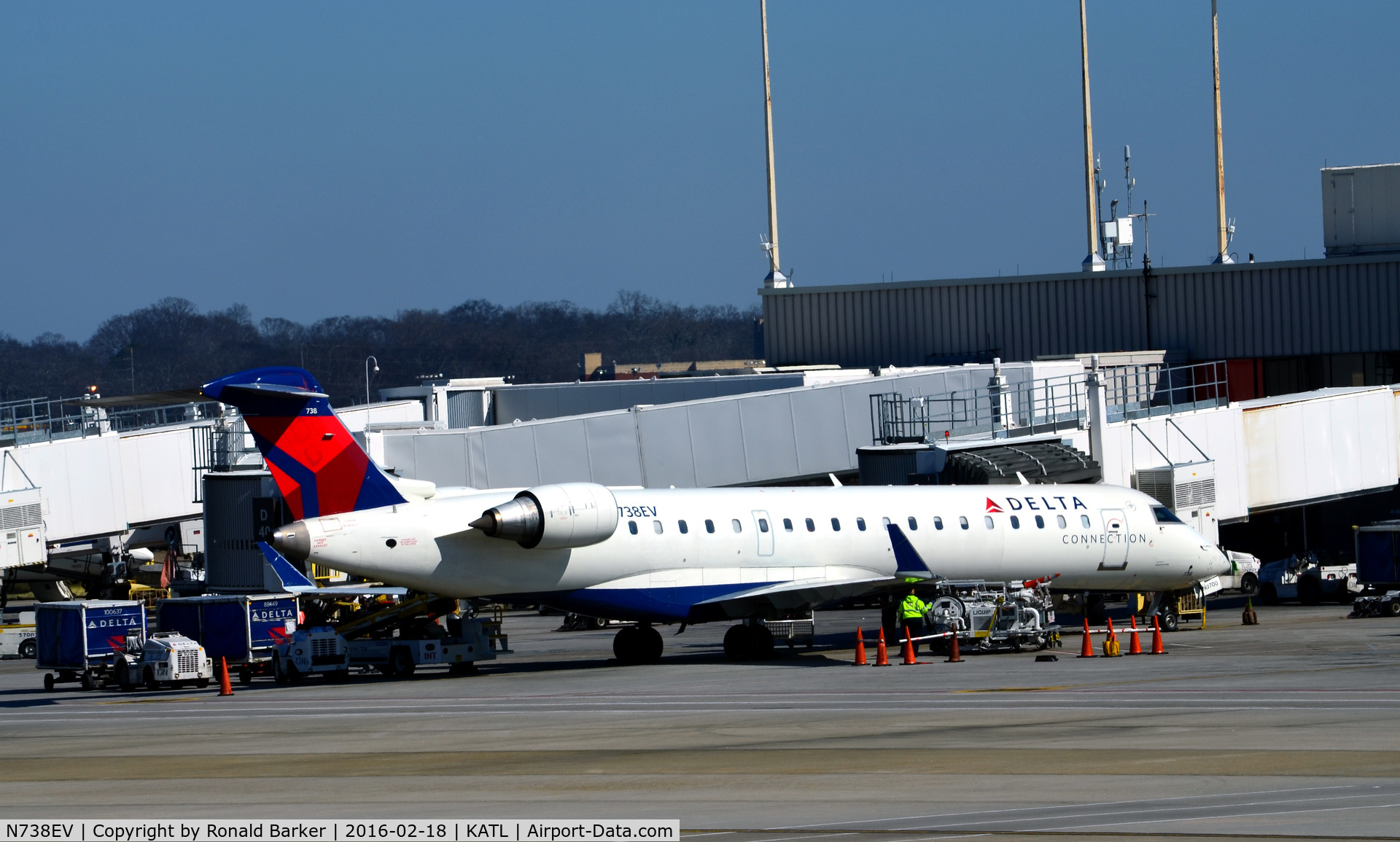 N738EV, 2004 Bombardier CRJ-701 (CL-600-2C10) Regional Jet C/N 10146, Arrive gate Atlanta