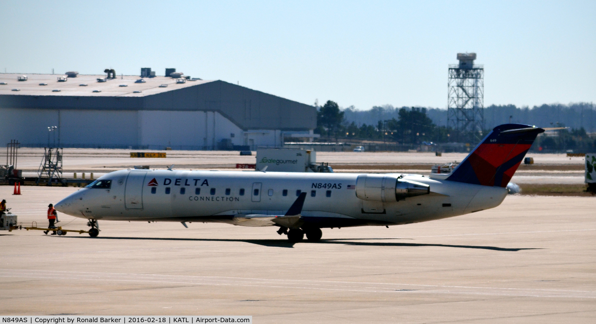 N849AS, 1999 Bombardier CRJ-200ER (CL-600-2B19) C/N 7347, Pushback Atlanta